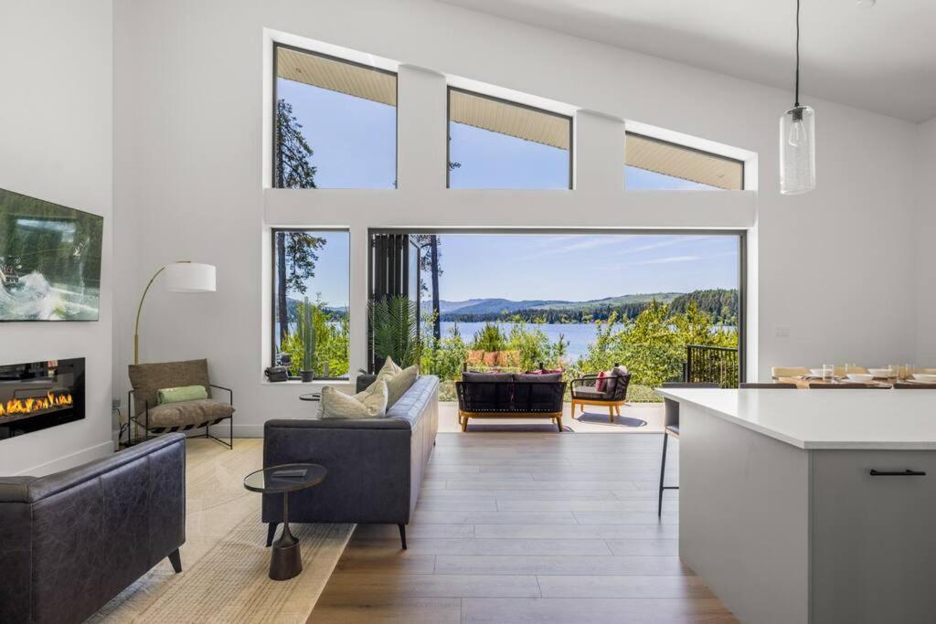Kelly'S Sunset Lake Retreat Shawnigan Lake Buitenkant foto