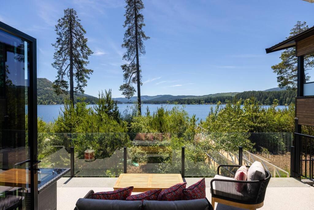 Kelly'S Sunset Lake Retreat Shawnigan Lake Buitenkant foto