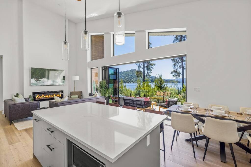Kelly'S Sunset Lake Retreat Shawnigan Lake Buitenkant foto