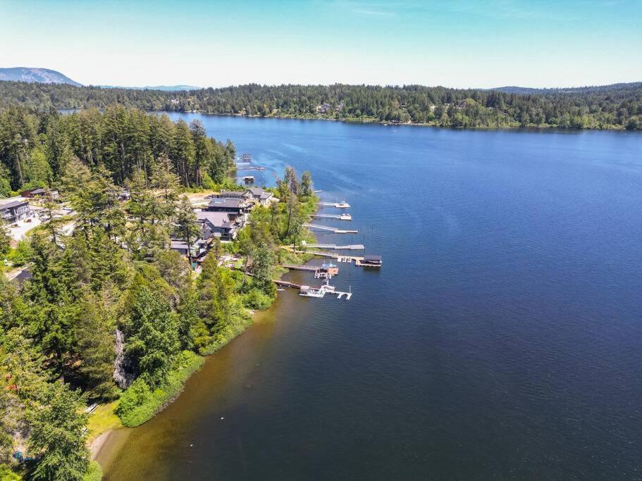 Kelly'S Sunset Lake Retreat Shawnigan Lake Buitenkant foto