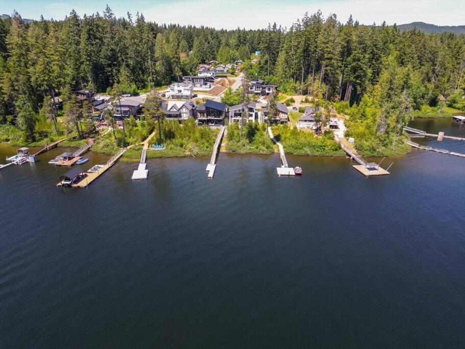 Kelly'S Sunset Lake Retreat Shawnigan Lake Buitenkant foto